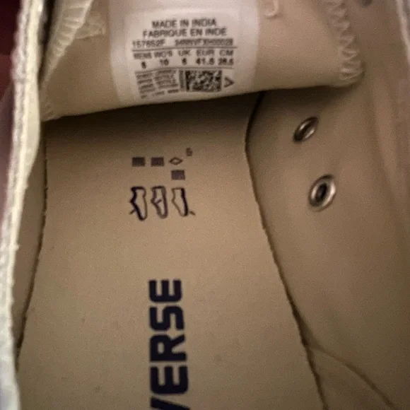 EUC Women’s Converse Off-White Canvas Sneakers, 10 - Picture 4 of 9